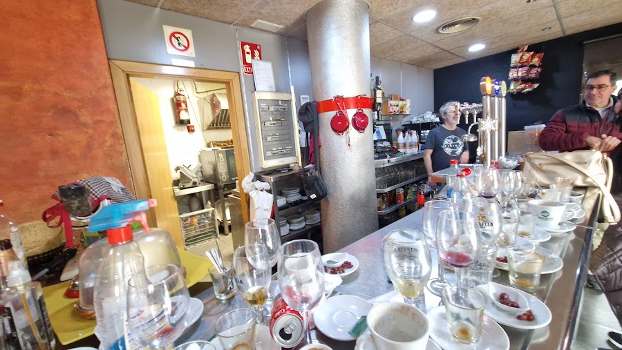 BAR RESTAUNRANT CONTINENTAL