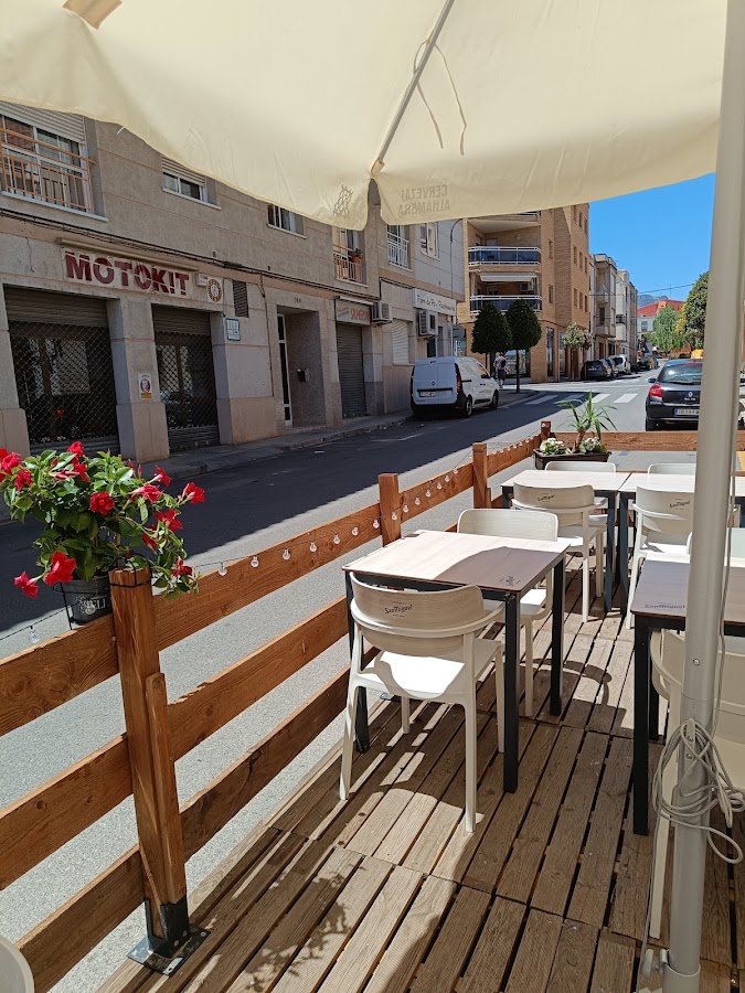 Cafeteria /Restaurant Mont-Gust