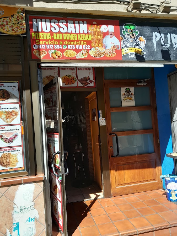 Hussain Pizzeria Kebab rario. 11.00 am y. 12.00 pm