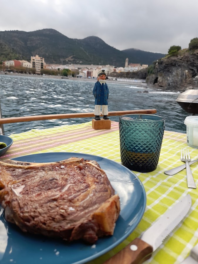 Urània II, boat restaurant