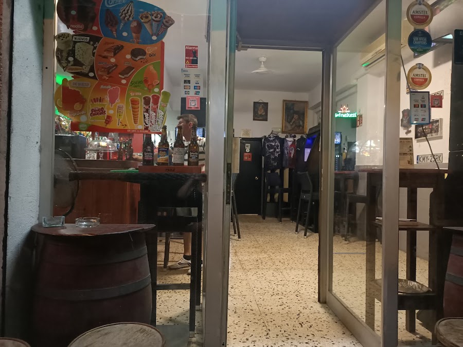Polski Bar Avenida Tarragona dardos billard